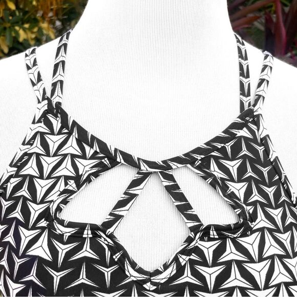 Victoria Sport Cutout Longline Sports Bra - Picture 3 of 9